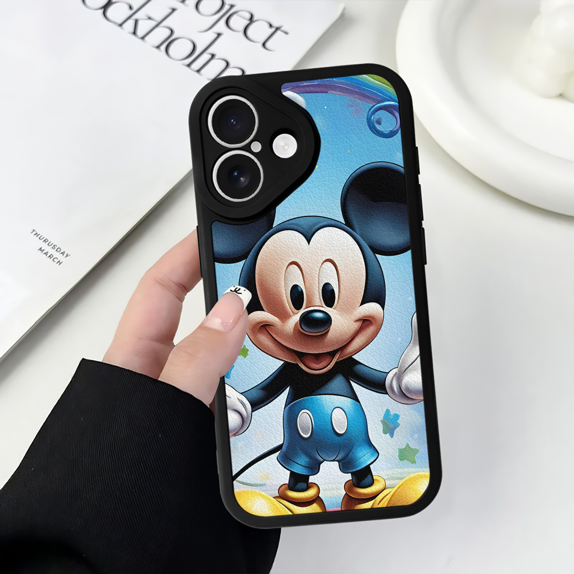 （画像用） ミッキーマウス Mickey Mouse 【iPhone 16シリーズ対応】シリコンスマホケース（レザー調） 材質：シリコン
